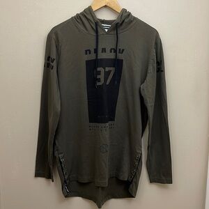 2/$20 Black and blanc tunic shirt Men S